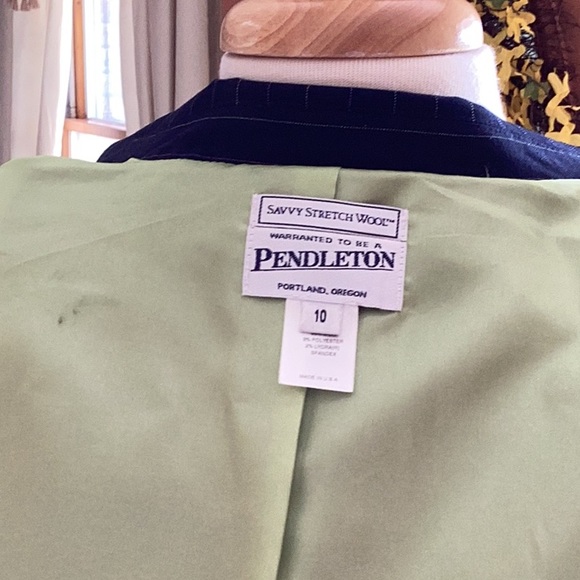 Pendleton Ladies Size 10 Pinstriped Blazer - Picture 7 of 14